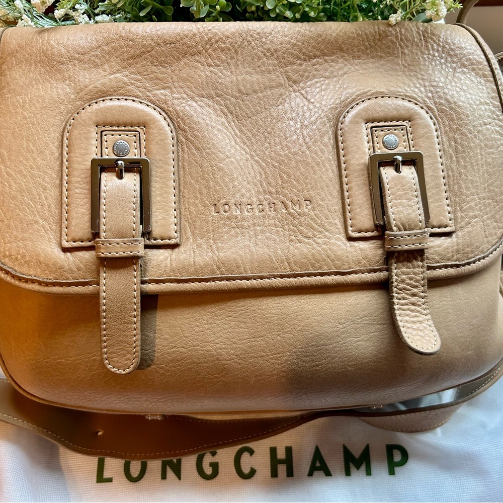 LongChamp Leather Tan messenger/ crossbody Bag - Picture 9 of 13